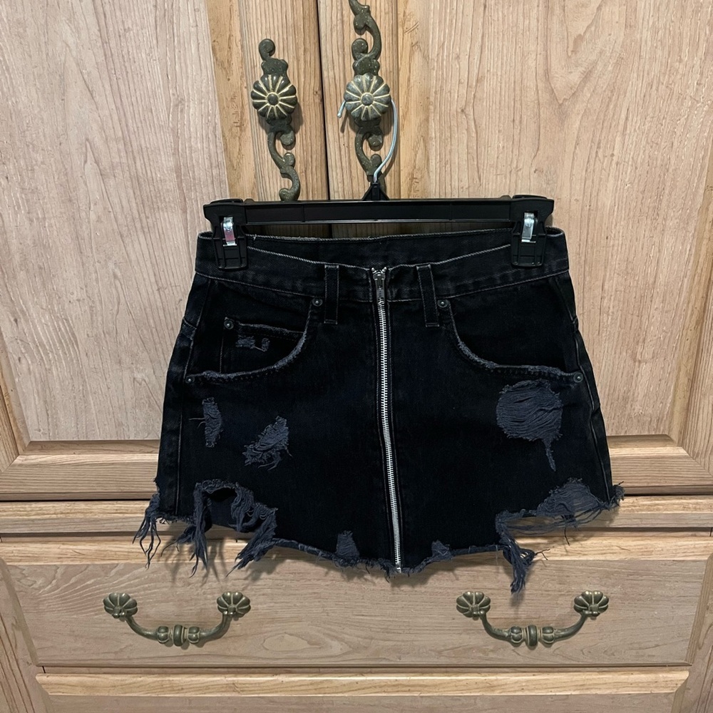 Carmar Denim x Revolve Beatrice Black Distressed Denim Mini Skirt. Size 25/0 - Picture 8 of 9
